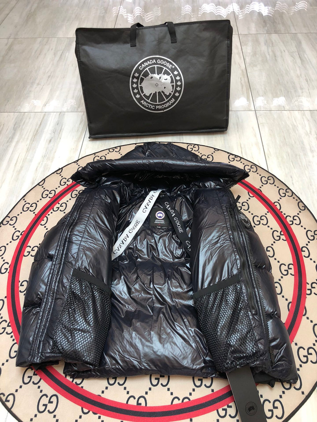 Canada Goose Black Glossy Black-Badge Hooded Puffer Jacket