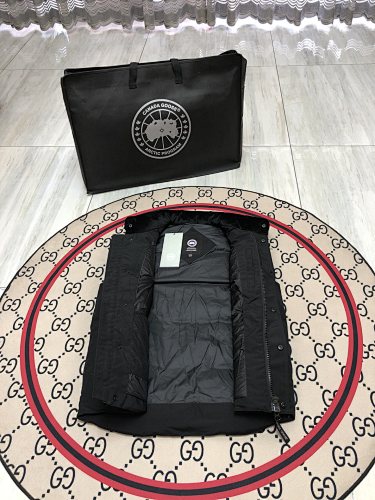 Canada Goose Black Logo-Badge Quilted Puffer Vest